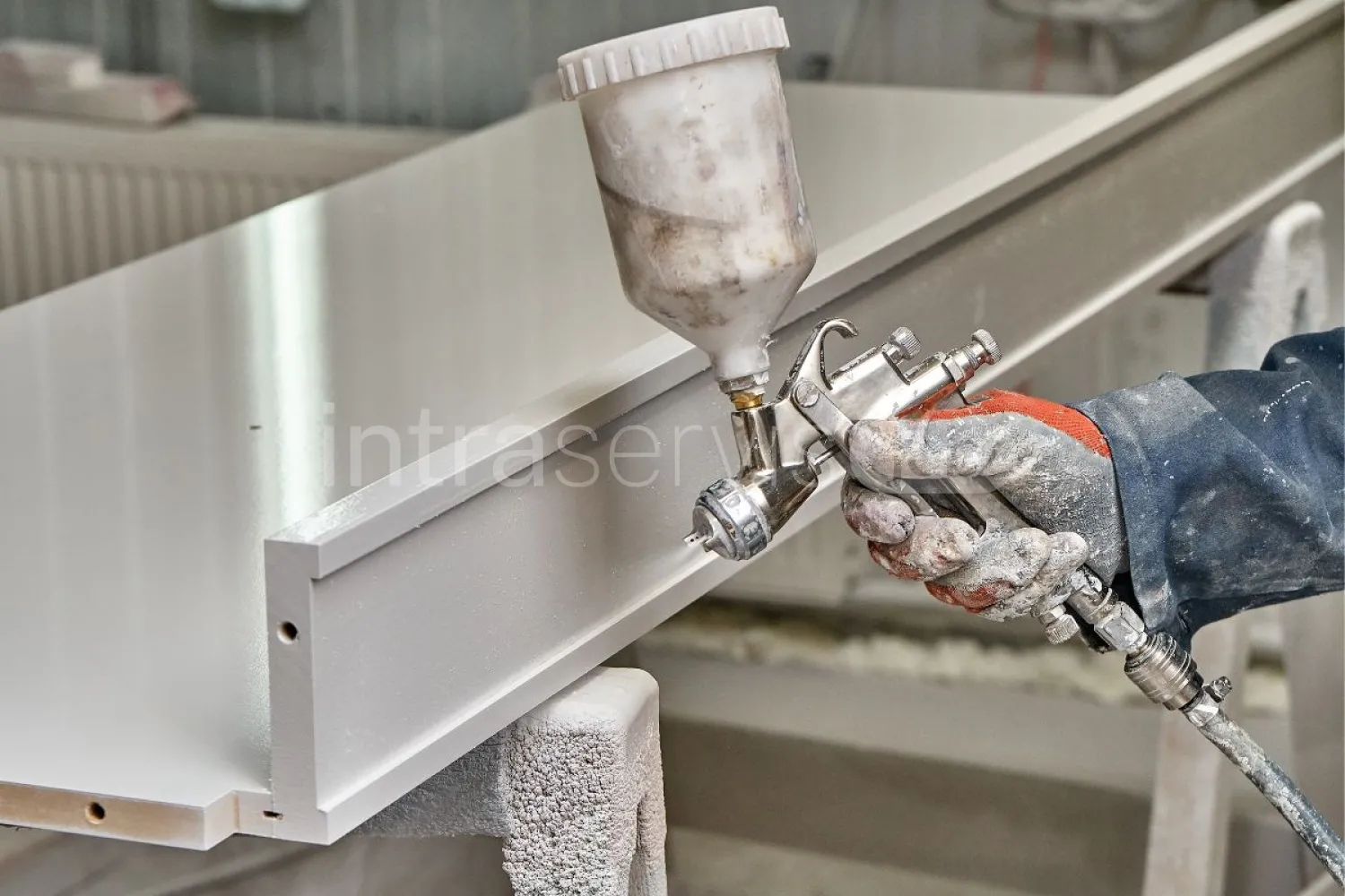 Job offer: Furniture painting and dismantling worker