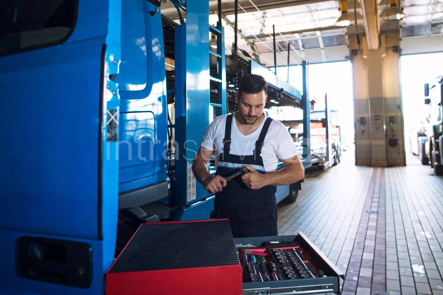 Job offer: Bus/Truck Mechanic – Electrician