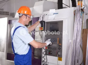 Operator maszyn produkcyjnych 