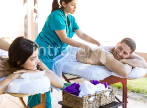 Masażystka w ośrodku Spa