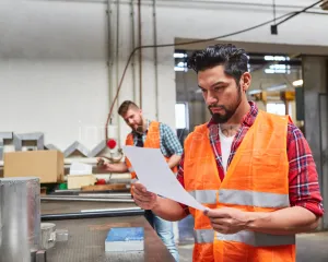 Administrator w magazynie logistycznym